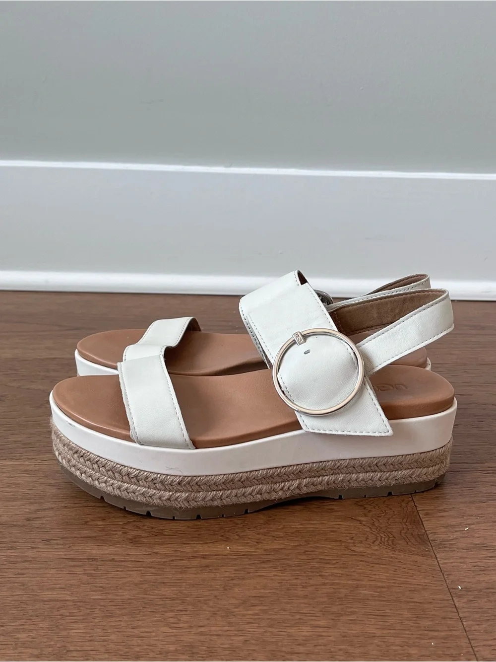 UGG April Chalk White Leather Platform Espadrilles Buckle Sandals Women Size 7